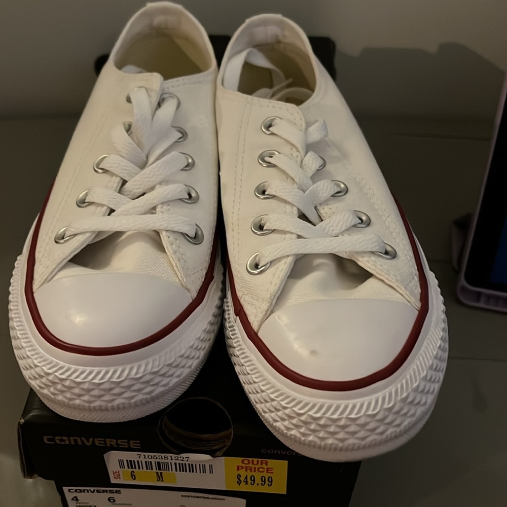 NWT White All Star Low Top Converse Sneakers. - Picture 3 of 4